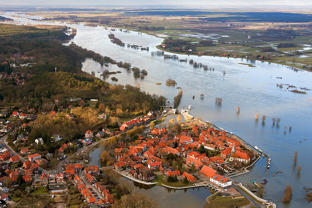 Aerial view, Hitzacker on the Elbe River, historic town centre, Jeetzel, Elbe Valley Nature Park, winter floods, Lower Saxony, Germany, Europe