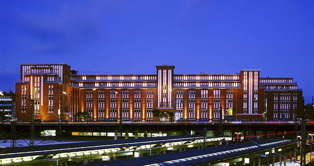 Office and commercial building "Huehnerposten", Hamburg, Germany, Europe