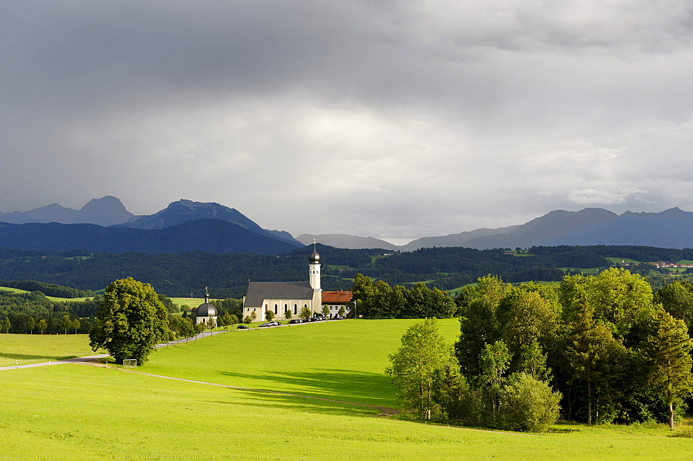 Church of Saint Marinus and Anianus, Wilparting am Irschenberg, in front of Wendelstein Mountain, Upper Bavaria, Bavaria, Germany, Europe