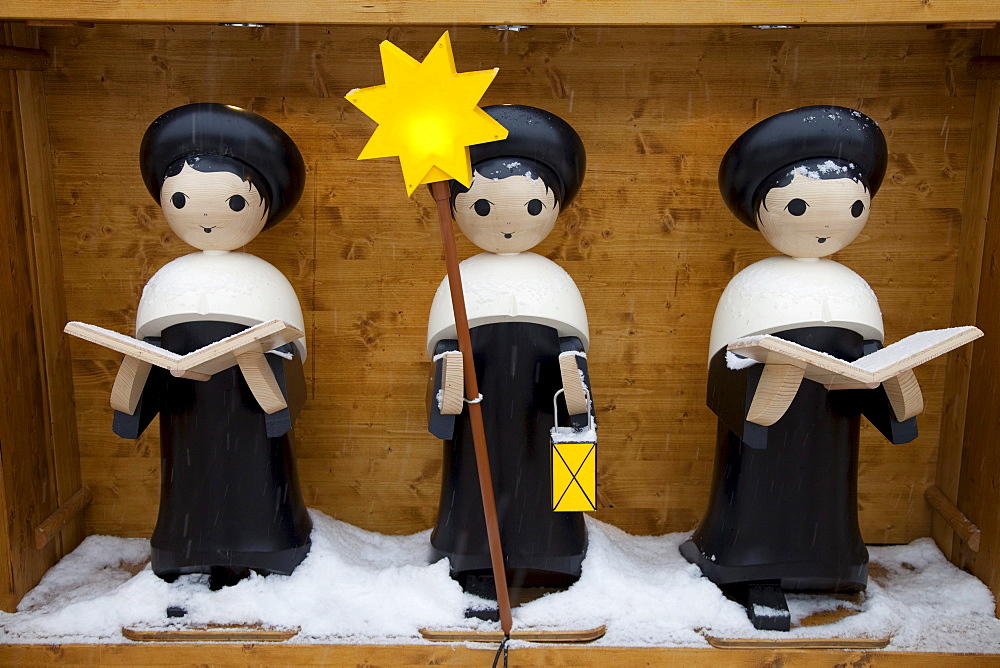 Carol singers, figures manufactured in the Ore Mountains, "Striezelmarkt" Christmas market, Altmarkt square, Dresden, Saxony, Germany, Europe