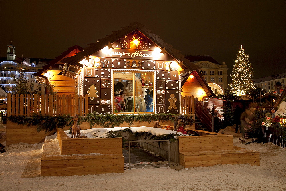 Gingerbread house on the Striezelmarkt Christmas market, Altmarkt square, Dresden, Saxony, Germany, Europe