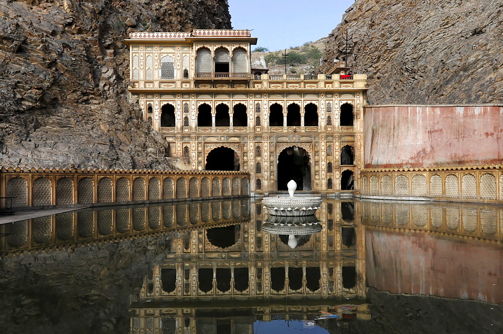 Temple, Galta Gorge, Jaipur, Rajasthan, northern India, Asia