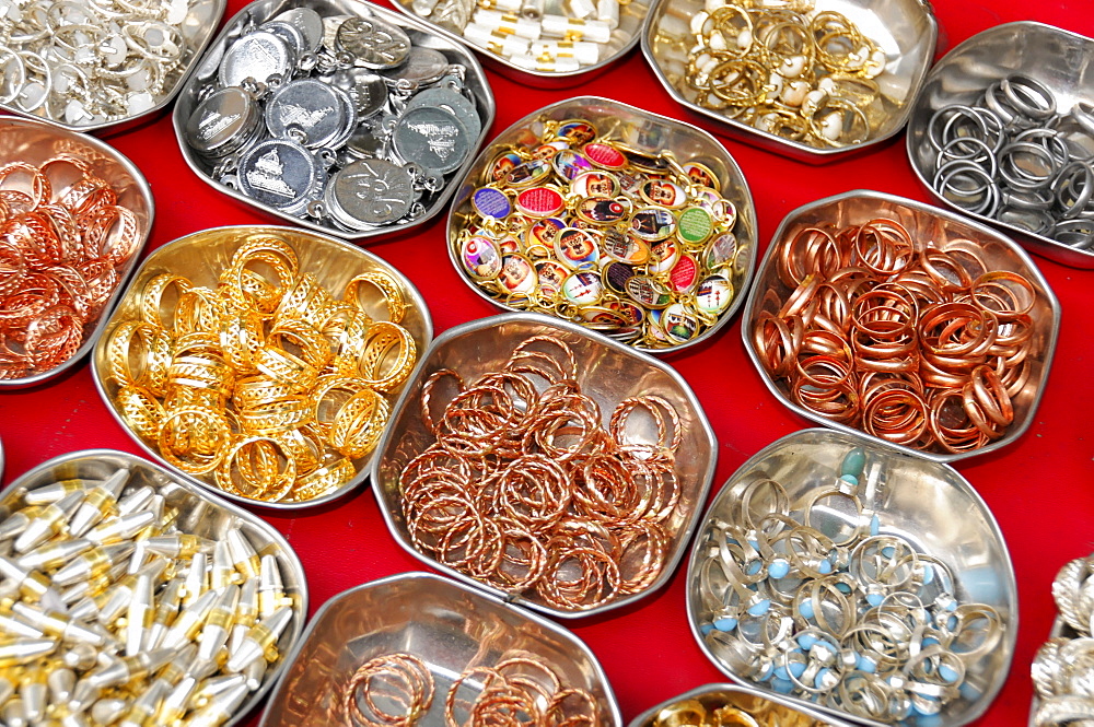 Jewelry sale, old town of Ajmer, Rajasthan, northern India, Asia