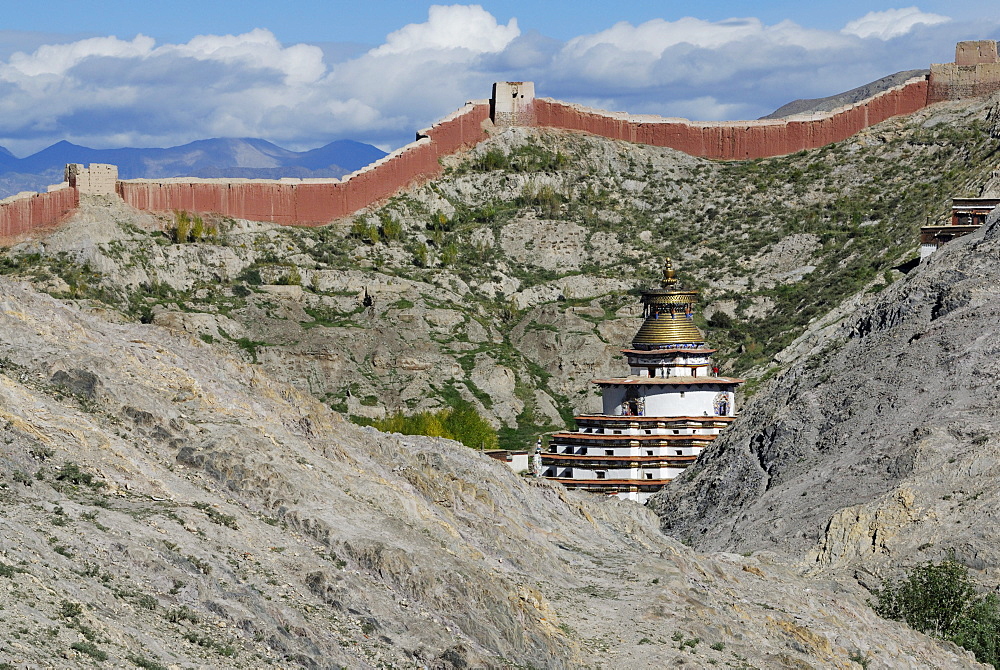 View from Dzong towards the Paelkhor Monastery Complex, Pelkhor Choede and the Kumbum, Gyantse, Tibet, China, Asia