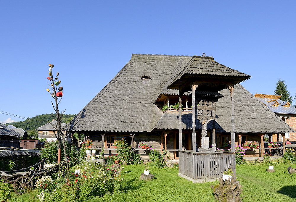 Traditional style wooden residential house, Botiza, Iza Valley, Maramures region, Romania, Europe