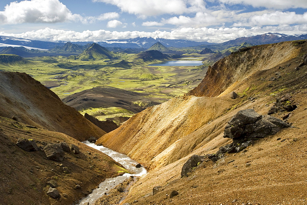 View from the Joekultungur rhyolite mountains towards lake Alftavatn, Laugavegur hiking trail, Fjallabak Nature Reserve, Highlands of Iceland, Iceland, Europe