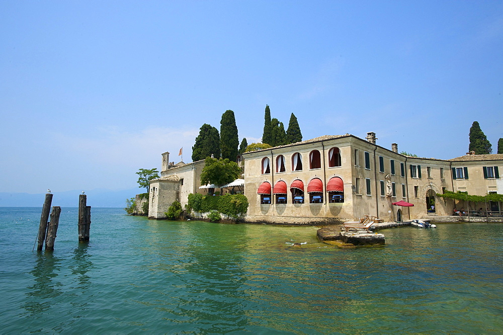 Locanda San Vigilio Restaurant on the lakefront, Punta San Vigilio point, Lake Garda, Veneto region, Italy, Europe