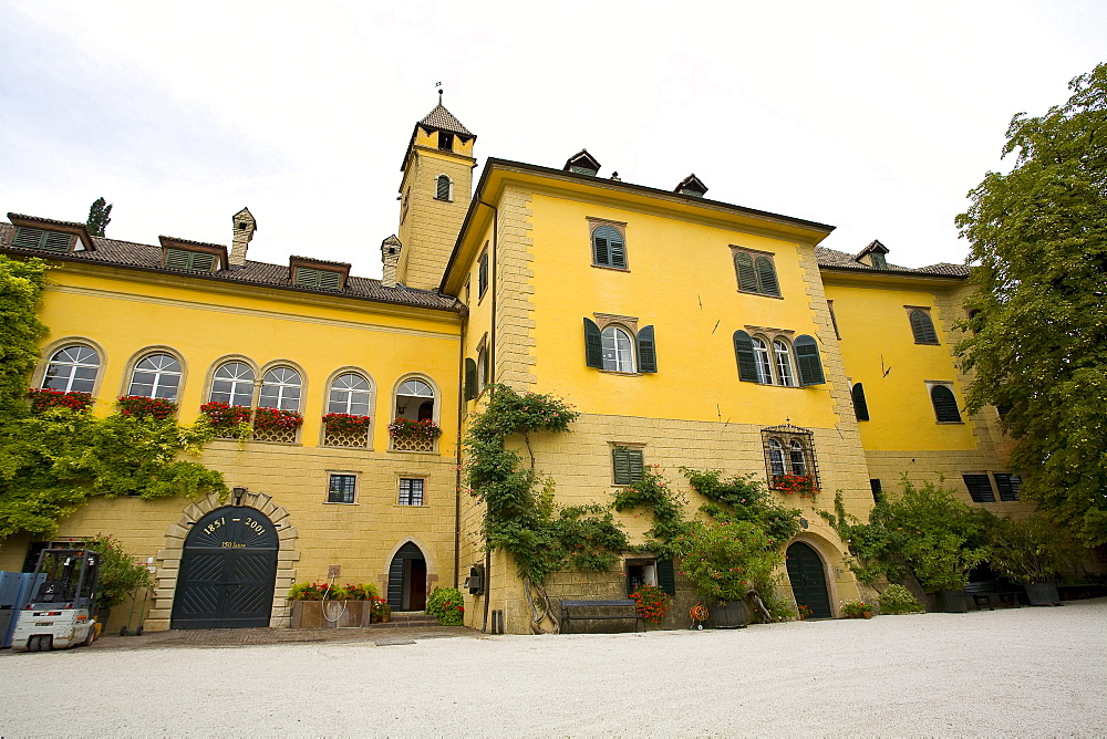 Schloss Sallegg manor at Kaltern an der Weinstrasse, South Tyrol, Italy, Europe