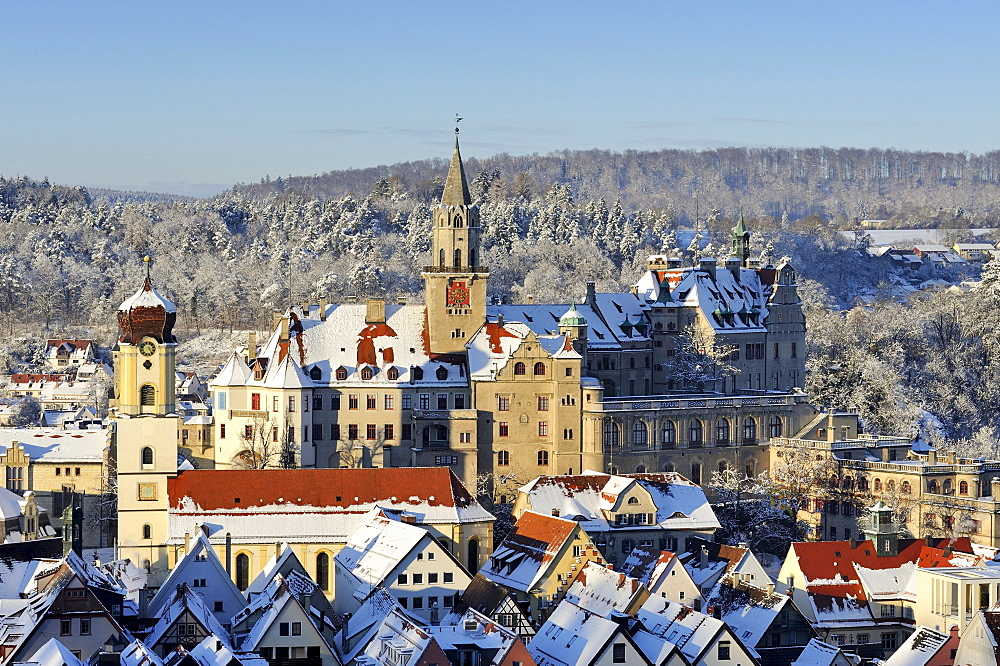 View over the historic town centre of Sigmaringen with the former royal palace residence and administrative seat of the Princes of Hohenzollern-Sigmaringen, Sigmaringen district, Baden-Wuerttemberg, Germany, Europe