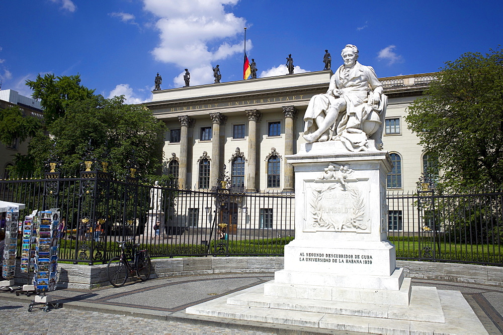 Alexander von Humboldt statue, Humboldt University of Berlin, Unter den Linden, Dorotheenstadt, Berlin, Germany, Europe