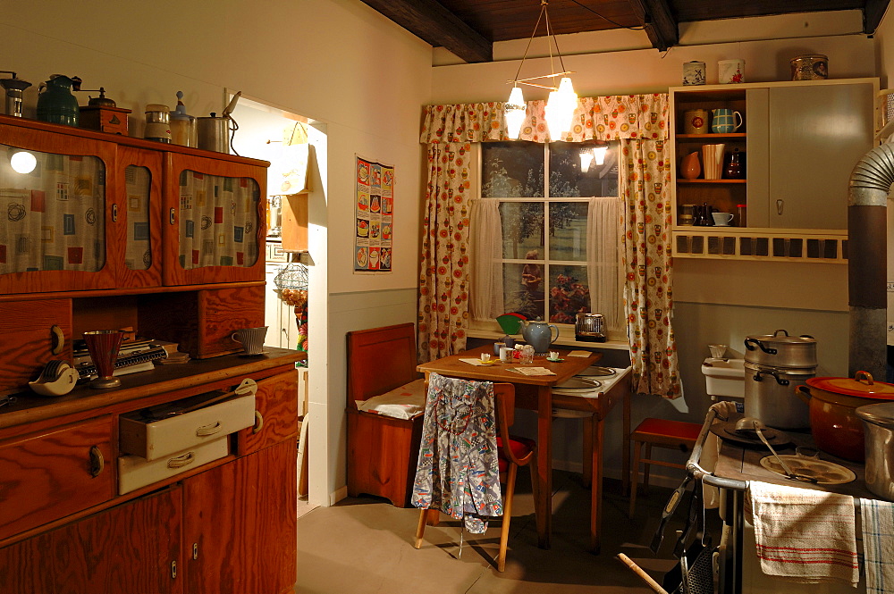 Kitchen from the 1950s, 1950s Exhibition 2010-2011, German Salt Museum, Suelfmeisterstrasse 1, Lueneburg, Lower Saxony, Germany, Europe