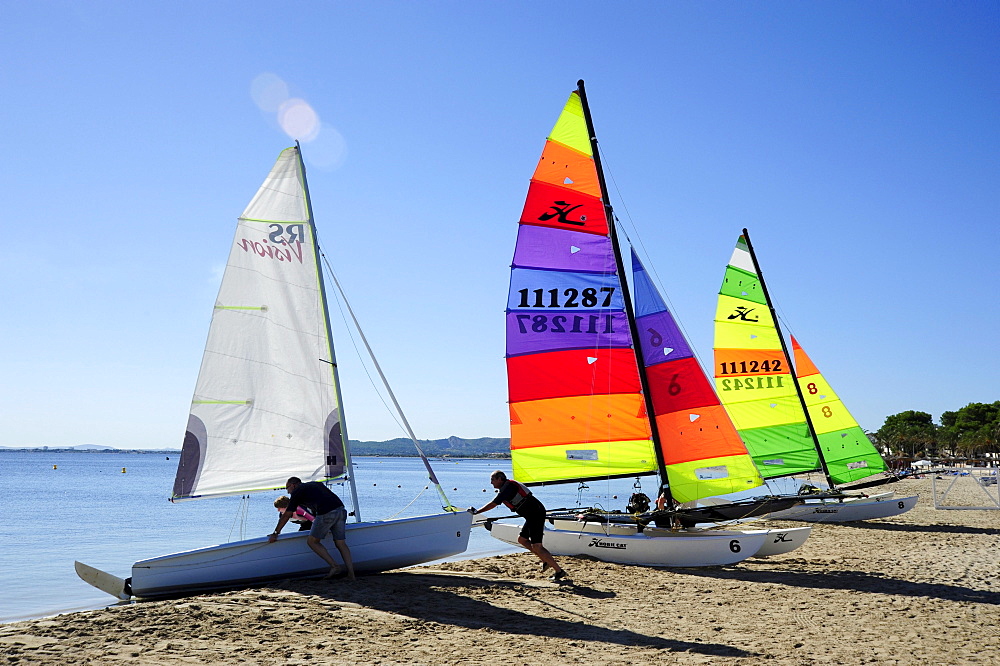 Sailing boats on the beach, sailboats in the bay of Puerto de Pollensa, Port de Pollenca, Majorca, Balearic Islands, Mediterranean Sea, Spain, Europe