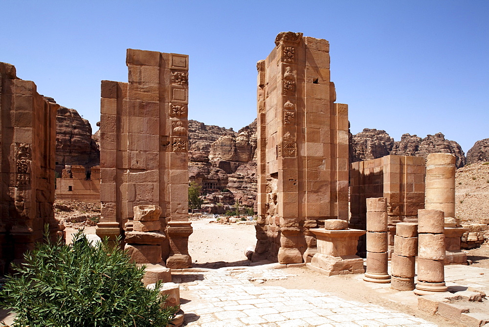 Themenos Gate, colonnaded street, Petra, the capital city of the Nabataeans, rock city, UNESCO World Hertage Site, Wadi Musa, Hashemite Kingdom of Jordan, Orient, Middle East, Asia