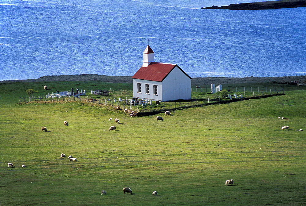 Small church on the SnÃŠfellsnes peninsula, West Iceland, Iceland, Europe