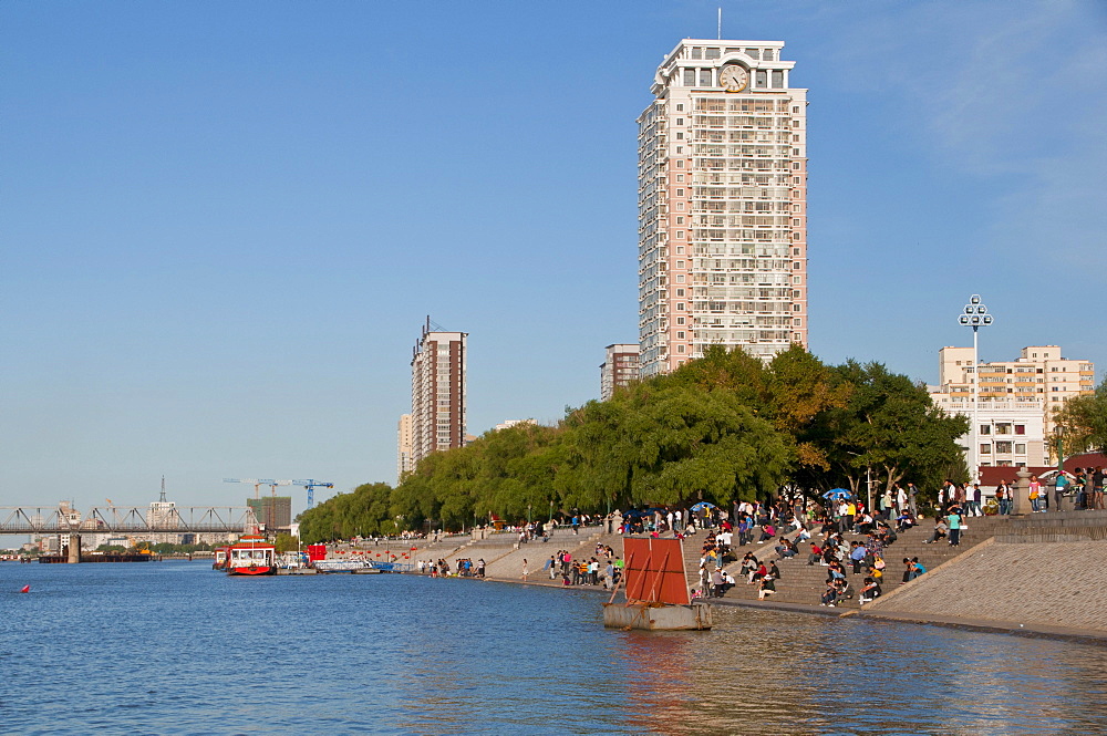 Promenade at the Songhua river, Harbin, Heilongjiang, China, Asia