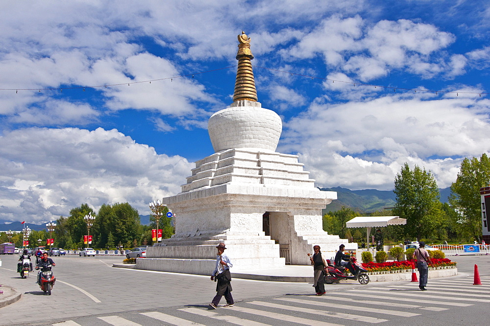 White stupa, Lhasa, Tibet, Asia