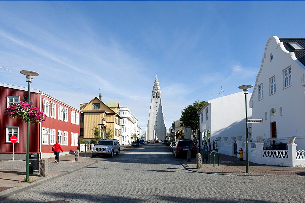 Skolavoerdustigur road, high steeple, Evangelical Lutheran Church Hallgrimskirkja, city center, Reykjavik, island, Iceland, Scandinavia, Northern Europe, Europe