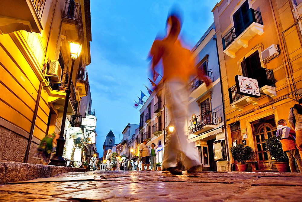 Pedestrians in the main street, Corso Vittorio Emanuele, Lipari, Aeolian Islands, Sicily, Italy, Europe