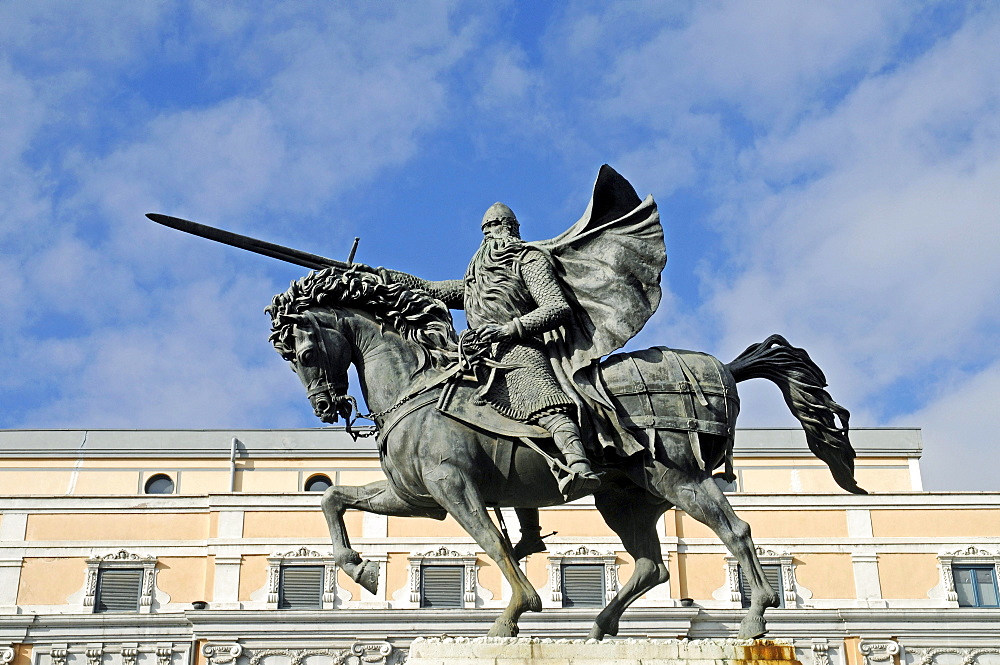 Equestrian statue of El Cid, a knight and national hero, Burgos, Castilla y Leon province, Spain, Europe