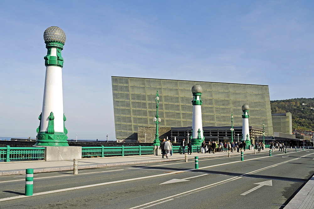 Bridge piers, Ponte Zurriola, Zurriola Bridge, Kursaal, congress centre, San Sebastian, Pais Vasco, Basque Country, Spain, Europe