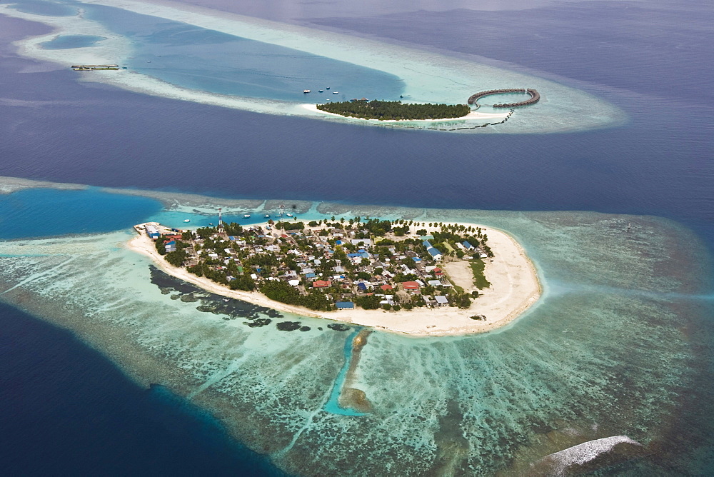 Island and the Resort Vilu Reef in the south Nilandhe atoll, the Maldives.