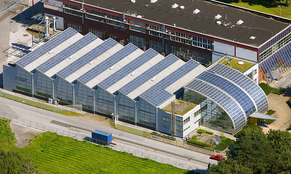 Aerial view, roof with solar panels, German branch office of Pilkington, Rotthausen district, Gelsenkirchen, Ruhr area, North Rhine-Westphalia, Germany, Europe