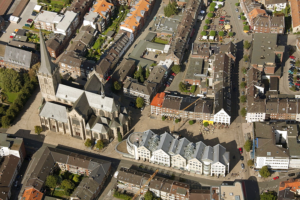 Aerial view, Willibrordi-Dom late Gothic basilica with five naves, Protestant town church, Wesel, Ruhrgebiet region, Niederrhein, North Rhine-Westphalia, Germany, Europe