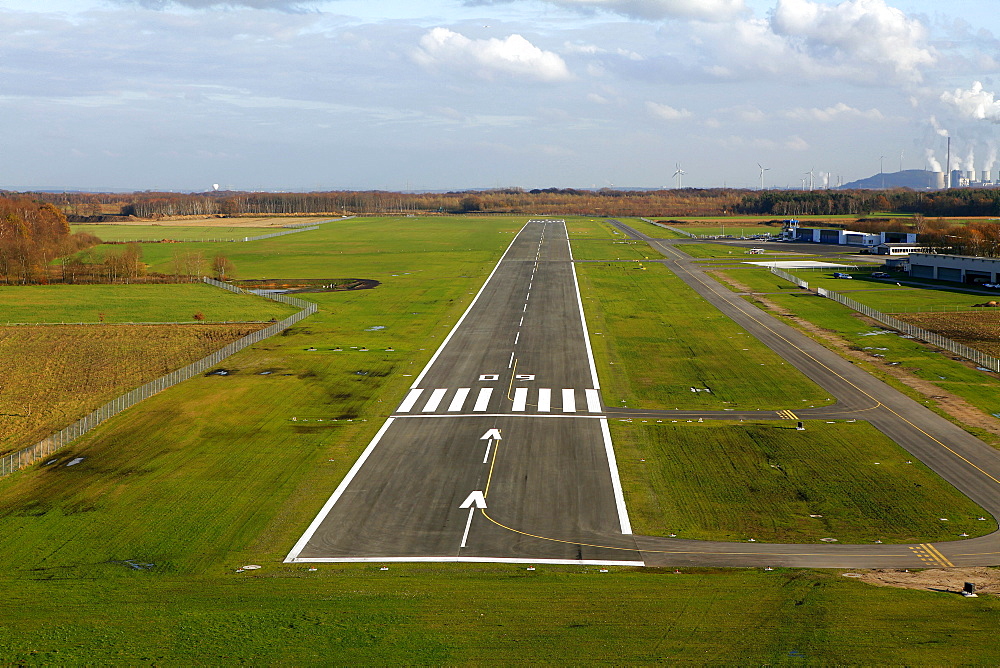 Aerial view, runway extension, runway 09, Airport Dinslaken Schwarze Heide, General Aviation, Kirchheller Heide, Ruhrgebiet region, North Rhine-Westphalia, Germany, Europe