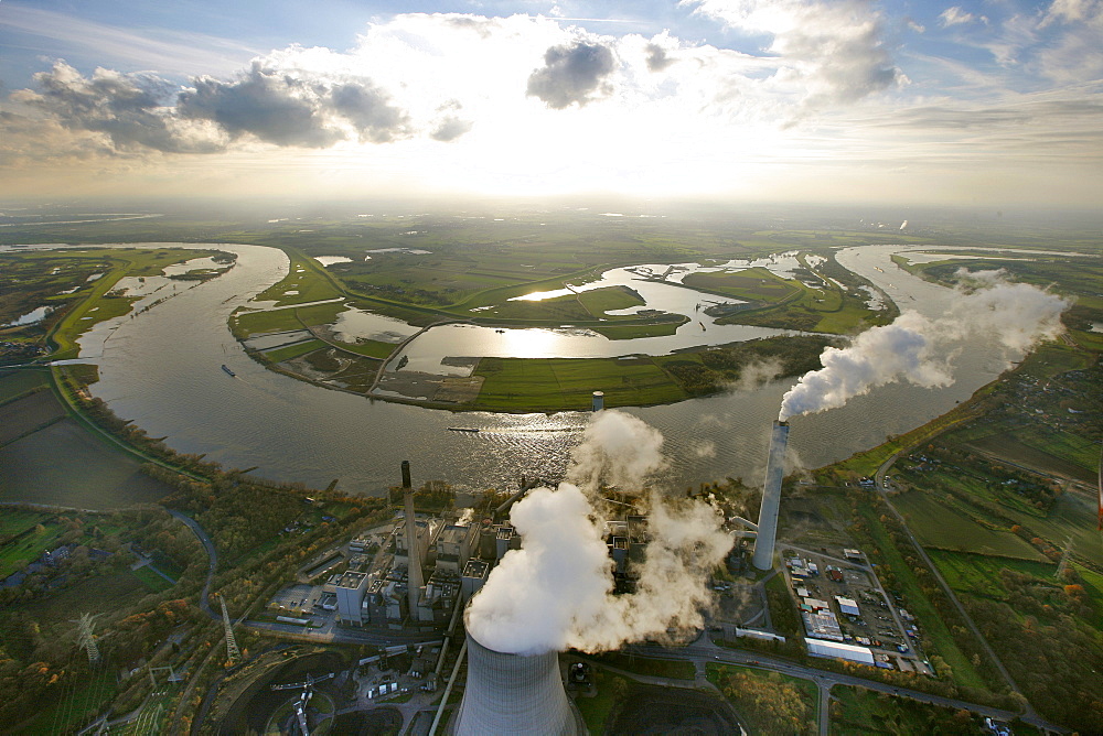 Aerial view, Rheinbogen Rhine river bend with Kraftwerk Voerde power plant, Rhine floods, Dinslaken, Ruhrgebiet region, North Rhine-Westphalia, Germany, Europe