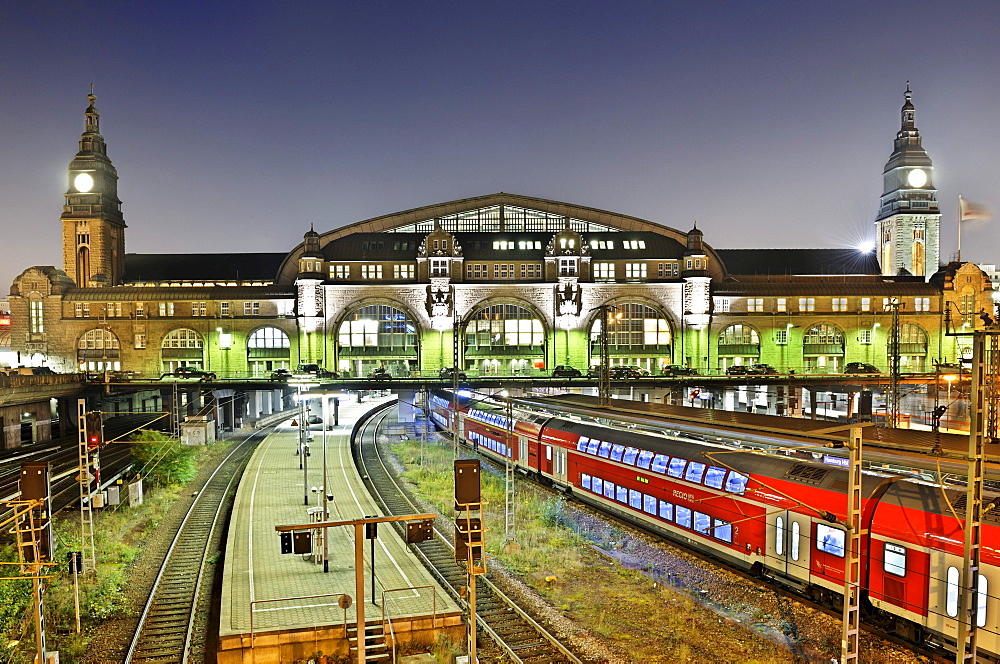 Hamburg Central Station in the evening, Hamburg, Germany, Europe