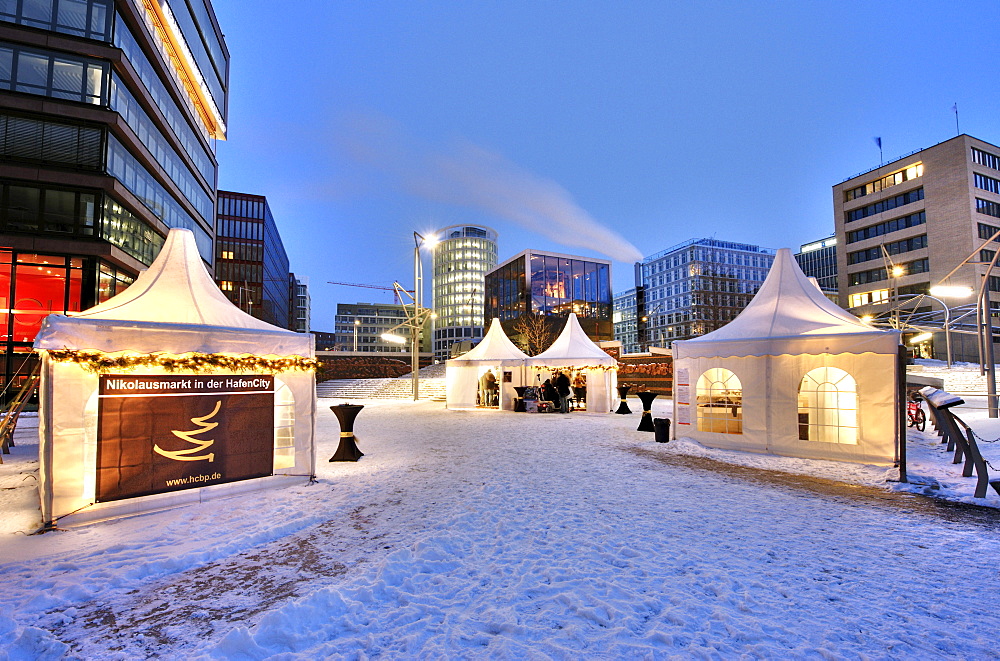 Christmas market on the Magellan-Terrassen terraces, Hafencity district, Hamburg, Germany, Europe