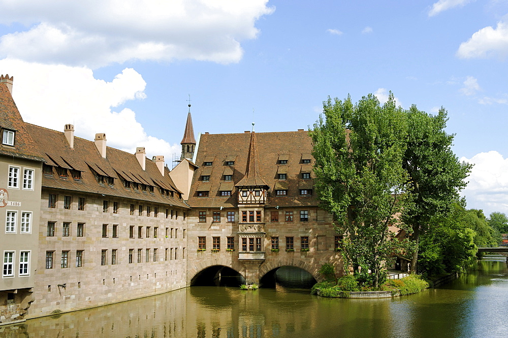 Heilig Geist Spital Hospital of the Holy Spirit on the river Pegnitz, Nuremberg, Middle Franconia, Bavaria, Germany, Europe