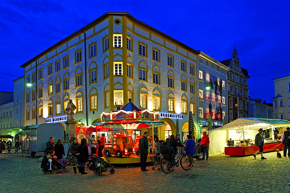 Max-Josefs-Platz square, Rosenheim, Upper Bavaria, Bavaria, Germany, Europe