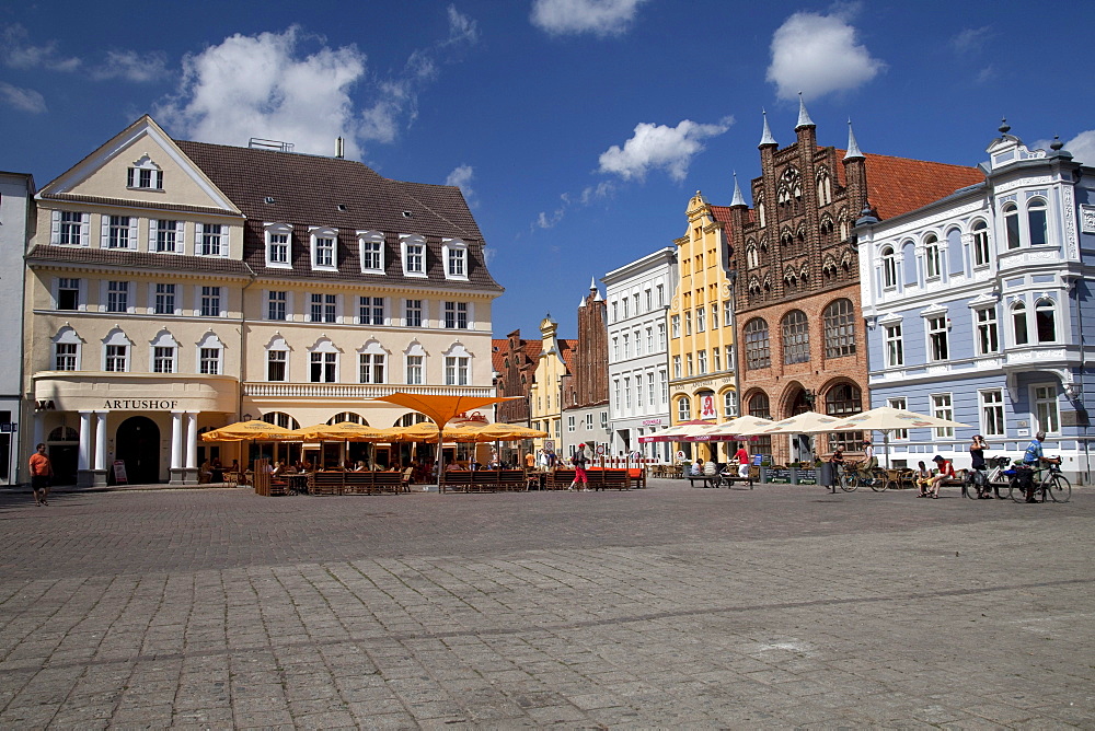 Alter Markt marketplace with Ratsapotheke pharmacy and Wulflamhaus building, Stralsund, Unesco World Heritage Site, Mecklenburg-Western Pomerania, Germany, Europe