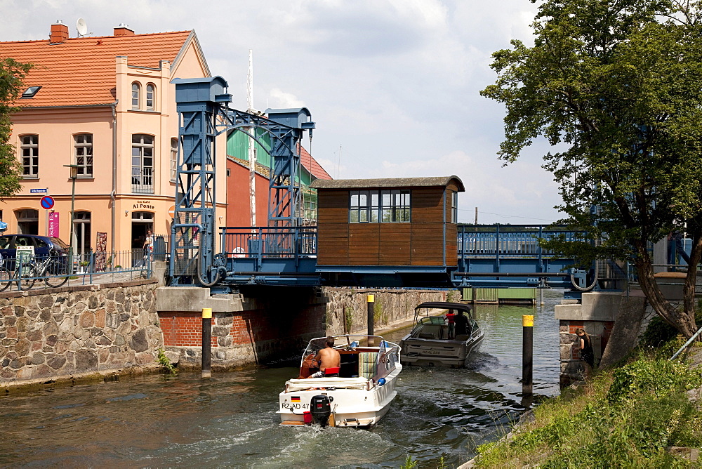 Boats at the lift bridge, technical monument, Plau am See, Mecklenburg Lake District, Mecklenburg-Western Pomerania, Germany, Europe