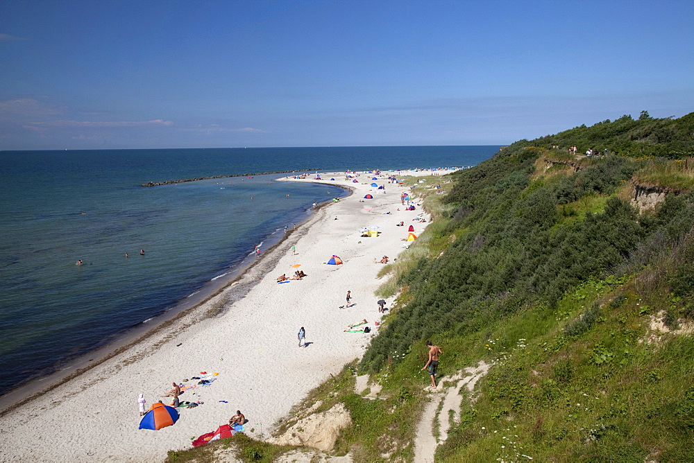 Beach and steep coast, Baltic Sea resort town of Ahrenshoop, Fischland, Mecklenburg-Western Pomerania, Germany, Europe