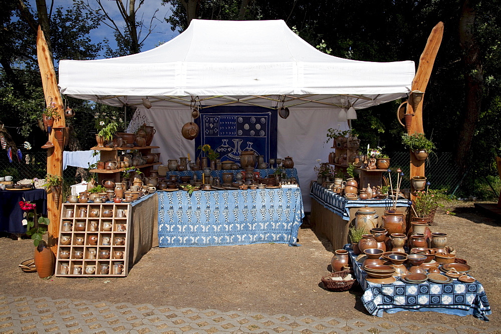 Stand with ceramic goods, Baltic Sea resort town of Ahrenshoop, Fischland, Mecklenburg-Western Pomerania, Germany, Europe