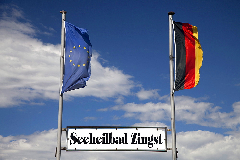 Sign at the Seebruecke pier, Baltic Sea spa of Zingst, Fischland Darss Zingst peninsula, Mecklenburg-Western Pomerania, Germany, Europe