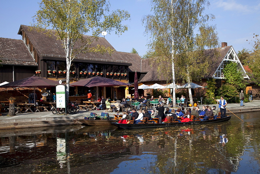 Restaurant, Zum Froehlichen Hecht, kahn boat port, Lehde, Spreewald, Brandenburg, Germany, Europe