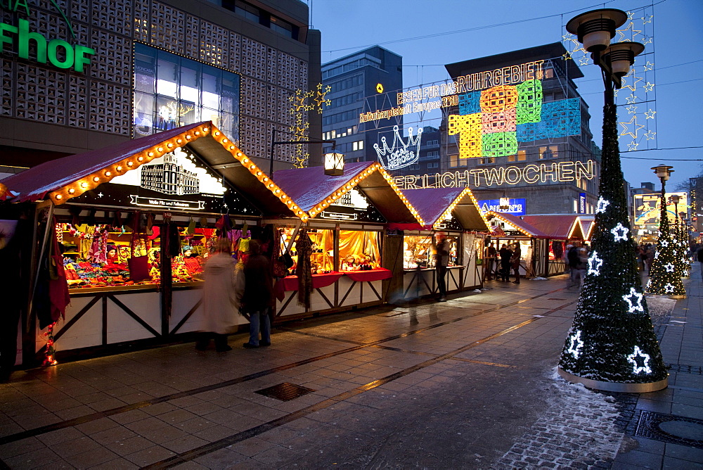 Christmas market on Kettwiger Strasse, Essen Light Weeks, Essen, Ruhr Area, North Rhine-Westphalia, Germany, Europe