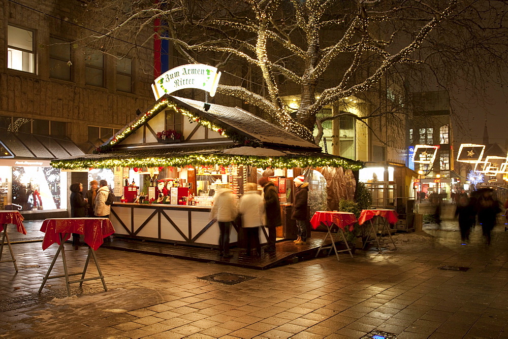 Stand selling mulled wine, Christmas market on Kettwiger Strasse, Essen Light Weeks, Essen, Ruhr Area, North Rhine-Westphalia, Germany, Europe