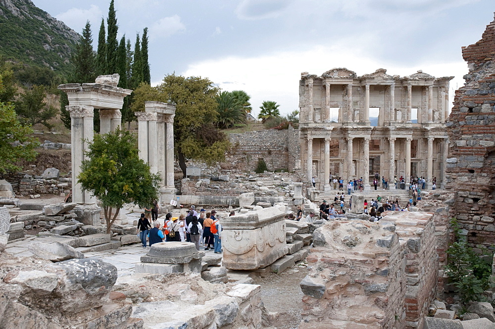 Library of Celsus, ancient archaeological excavation site of Ephesus, Selcuk, Lycia, Turkey, Asia