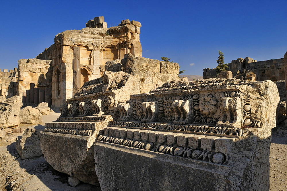 Antique ruins at the archeological site of Baalbek, Unesco World Heritage Site, Bekaa Valley, Lebanon, Middle East, West Asia