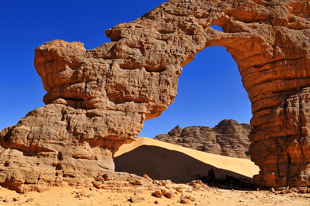 Tikobaouine Arch, natural bridge, Tassili n' Ajjer National Park, Unesco World Heritage Site, Wilaya Illizi, Algeria, Sahara, North Africa, Africa