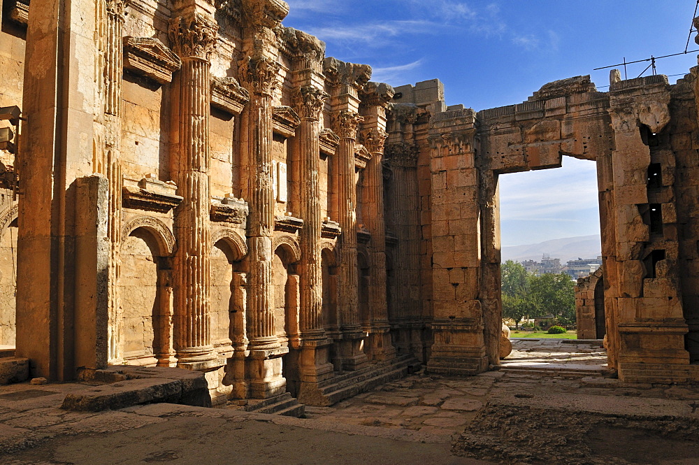 Interior of the antique Bacchus temple ruins at the archeological site of Baalbek, Unesco World Heritage Site, Bekaa Valley, Lebanon, Middle East, West Asia