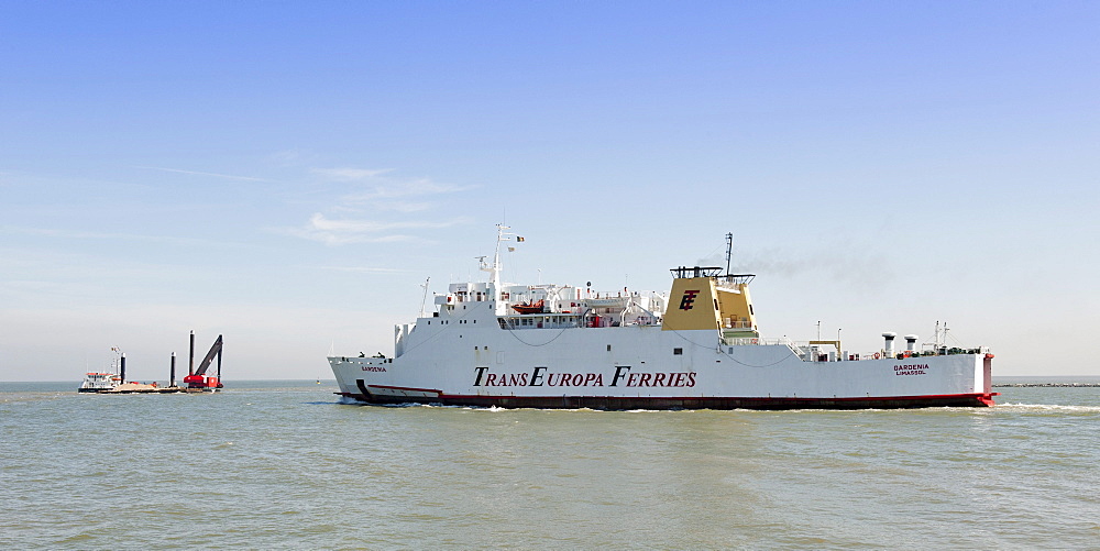 Ferry boat leaving Ostend Harbor, Belgium, Europa