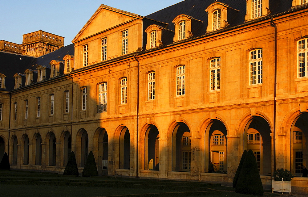 North wing of the cloister building with covered walk in the morning light, L'Abbaye aux Dames, Abbey of Women, Caen, Basse-Normandie, France, Europe