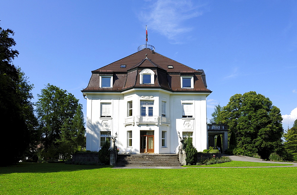 Schloss Weidenkam castle at Muensing, Lake Starnberger See, Fuenfseenland, Upper Bavaria, Bavaria, Germany, Europe