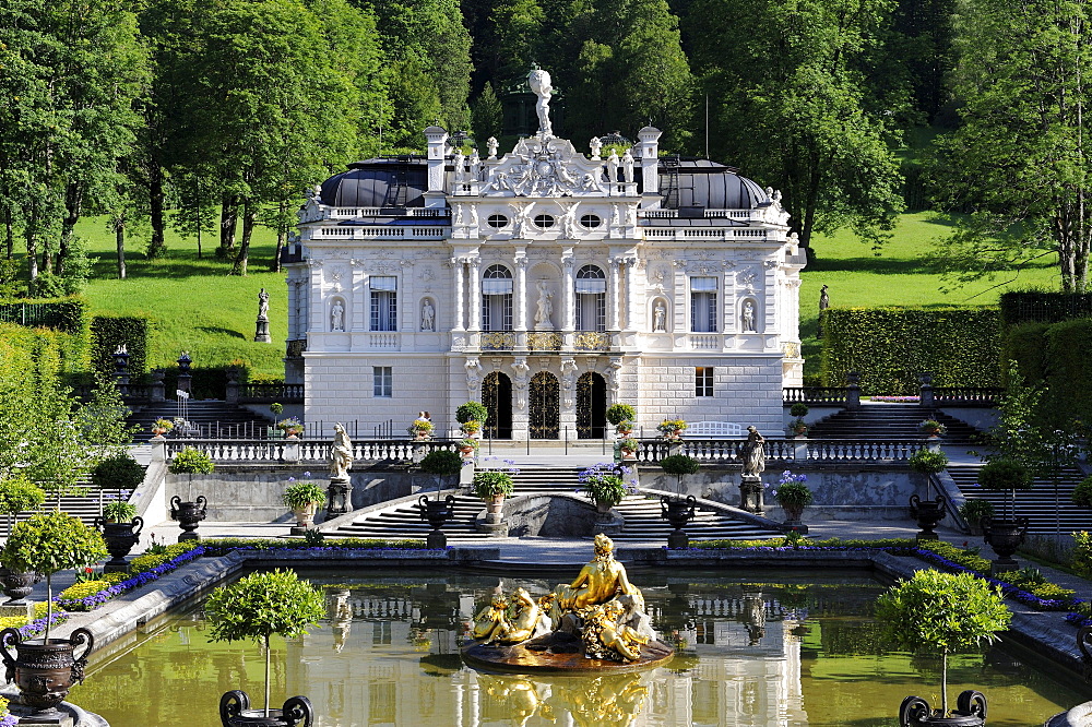 Linderhof Palace, castle of Bavarian King Ludwig II, Graswangtal valley, Oberammergau, Ammergau Alps, Upper Bavaria, Bavaria, Germany, Europe