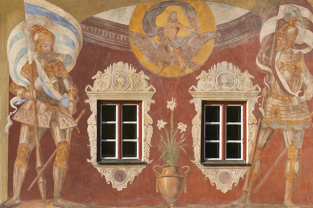 Brucktor, Bridge Gate, wall paintings, anno 1568, two guards holding Bavarian and Wasserburger banners, Jupiter on an eagle with lilies, a lightning bolt and a sceptre, Wasserburg am Inn moated castle, Bavaria, Germany, Europe